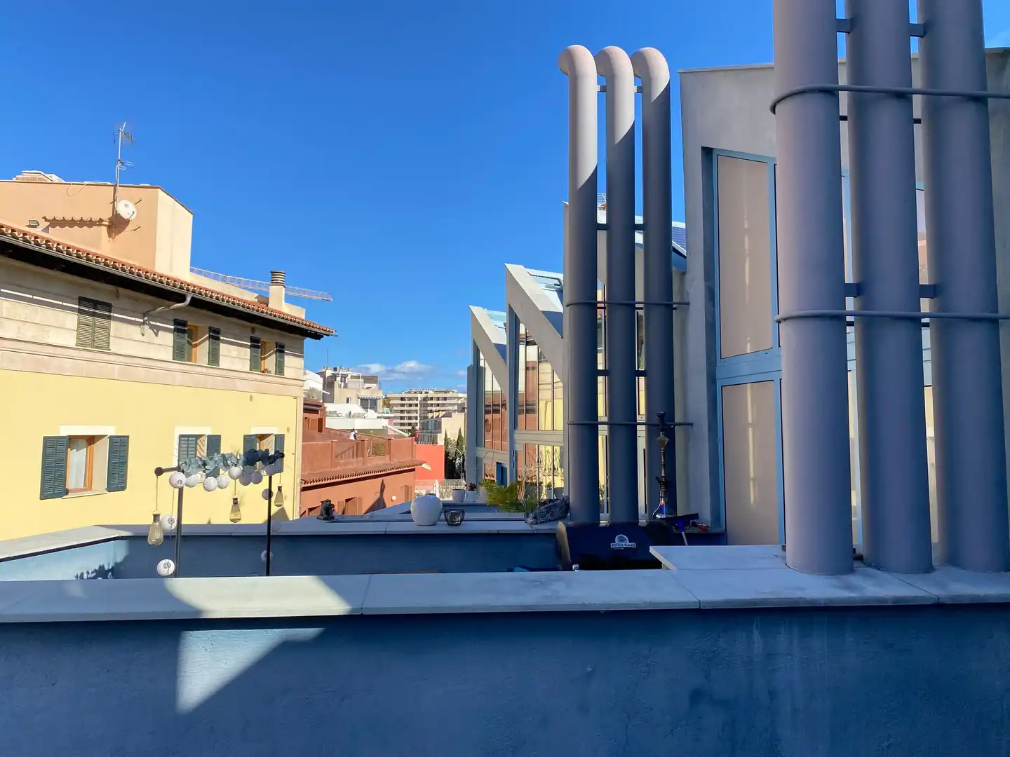 Vista exterior de Casa adosada de lloguer en  Palma de Mallorca amb Terrassa i Balcó