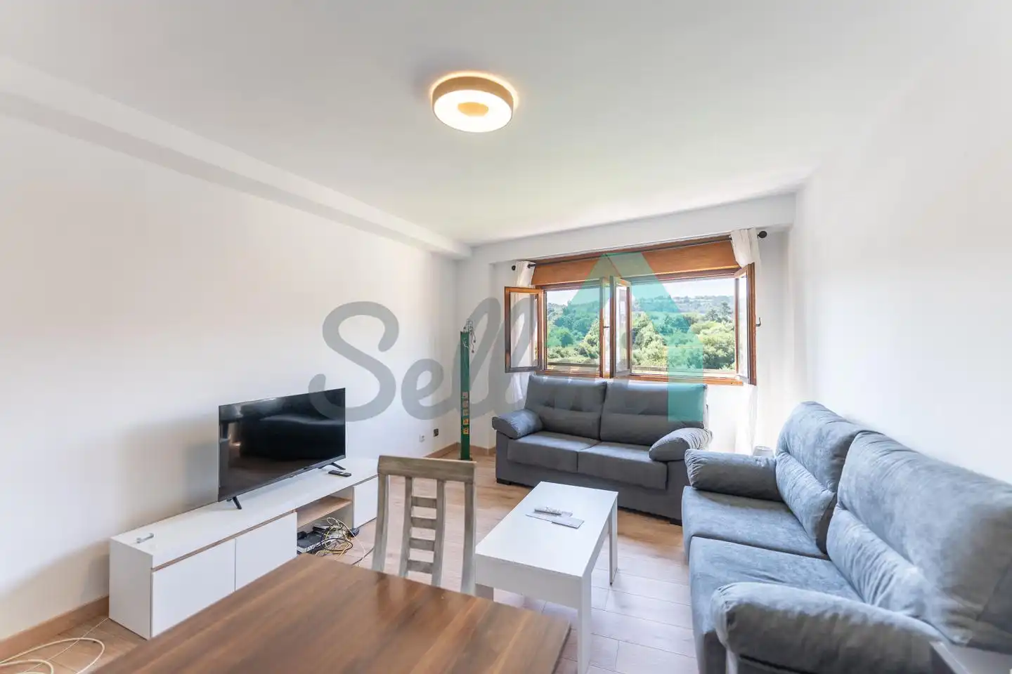 Living room of Flat for rent in Oviedo   with Heating, Parquet flooring and Furnished