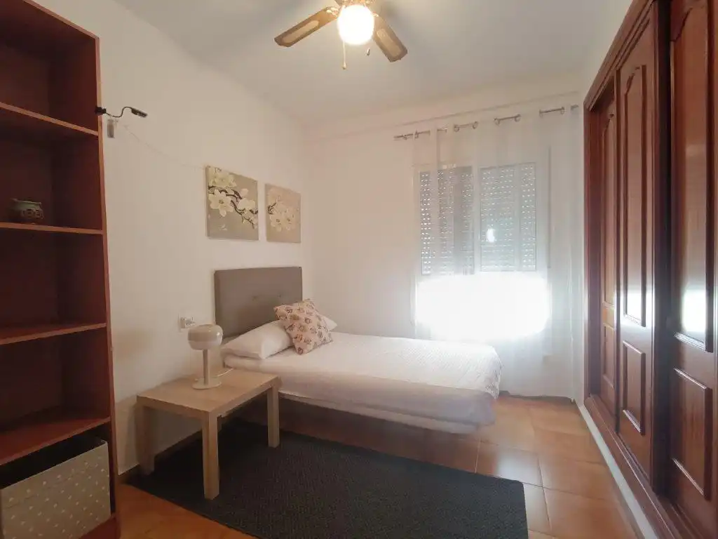 Schlafzimmer von Wohnung zur Miete in Málaga mit Klimaanlage, Heizung und Terrasse