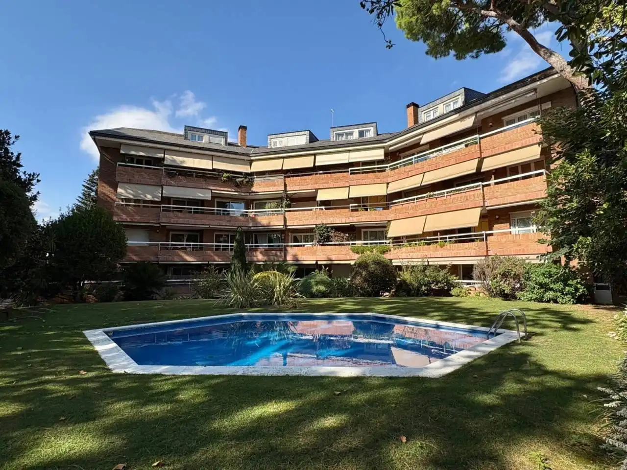 Maisonette mit Pool zum Verkauf in L'Eixample