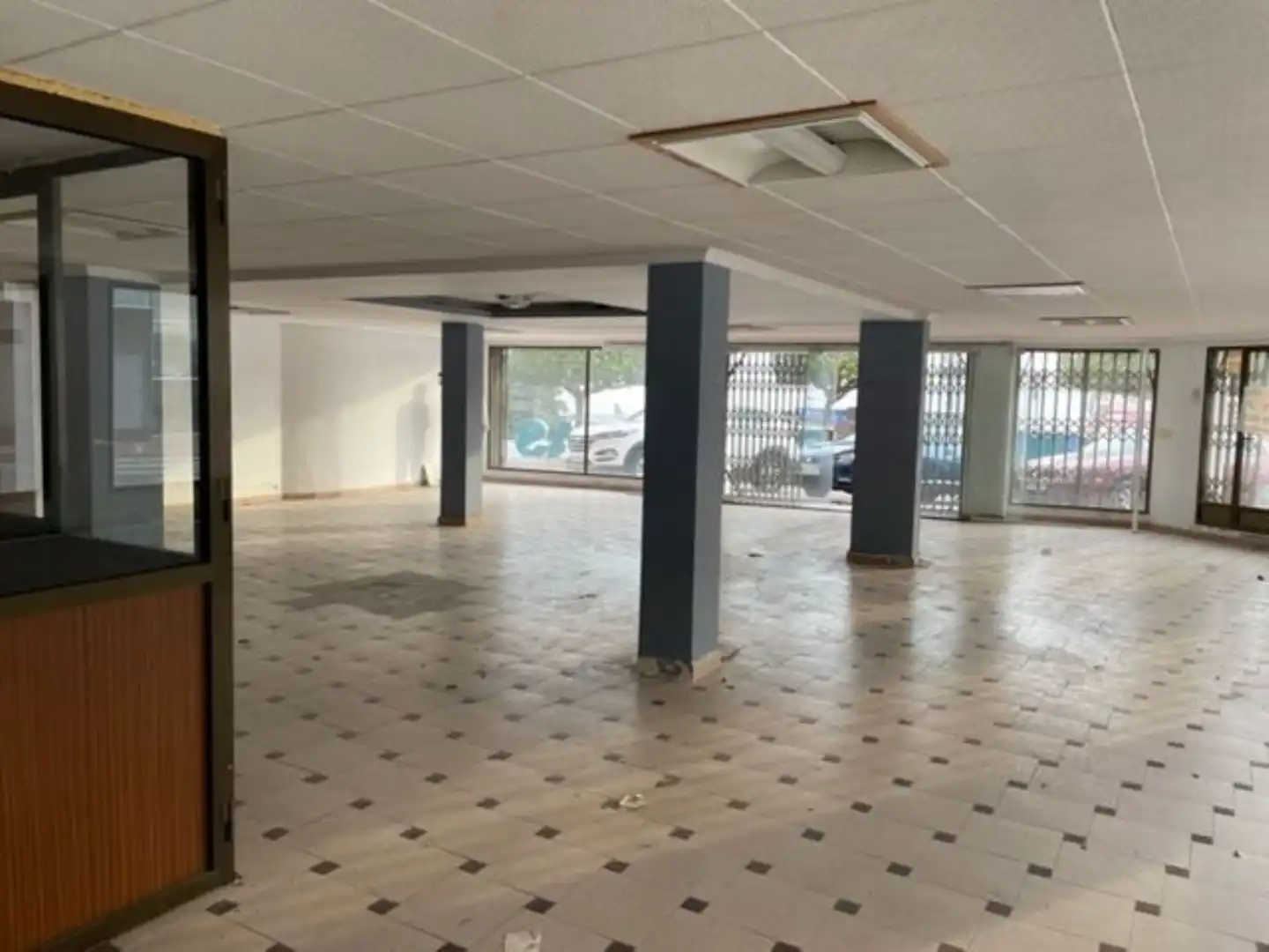 Local commercial à vendre à Calle 19 de Abril, imagen 2