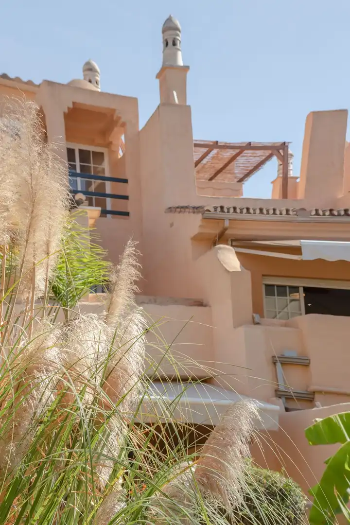 Vista exterior de Casa adosada de alquiler en Marbella con Aire acondicionado, Amueblado y Horno