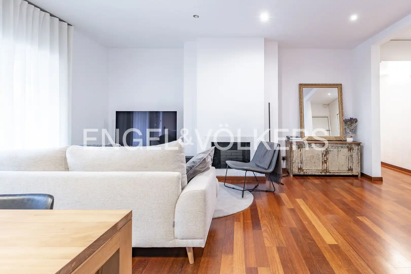 Sala de estar de Piso en venta en Sant Cugat del Vallès con Aire acondicionado, Calefacción y Jardín privado