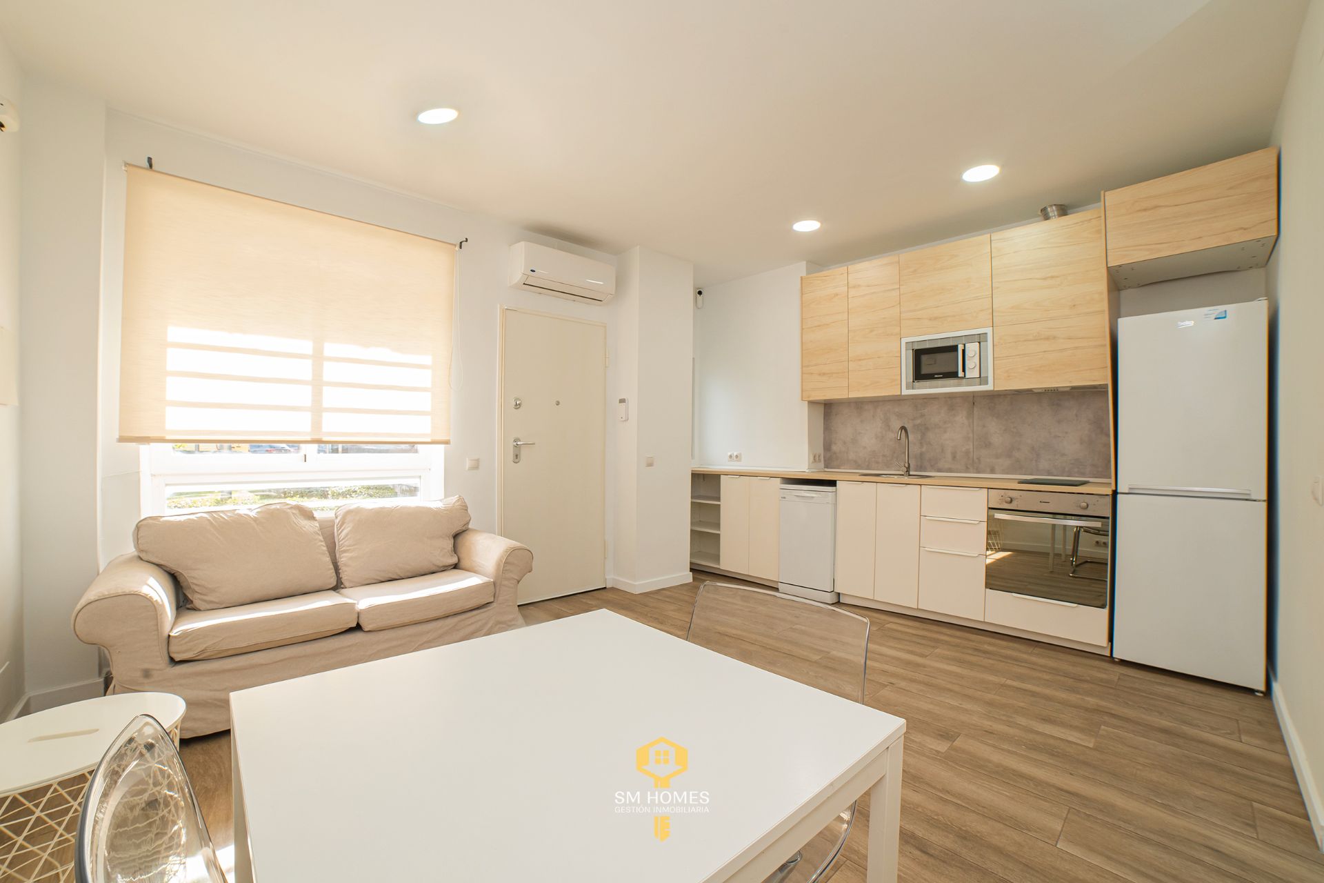 Living room of Flat for rent in  Madrid Capital  with Air Conditioner and Furnished