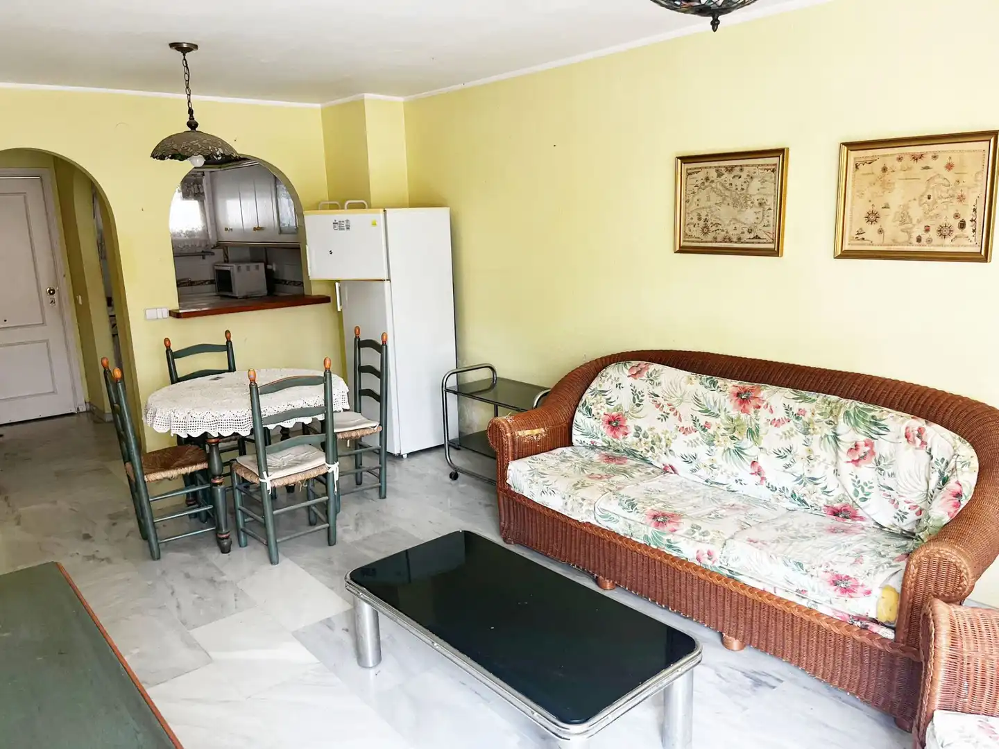 Sala d'estar de Apartament en venda en Benalmádena amb Piscina comunitària