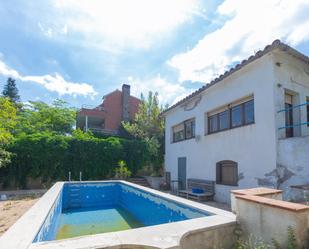 Vista exterior de Casa o xalet en venda en Sant Cugat del Vallès amb Jardí privat, Terrassa i Piscina