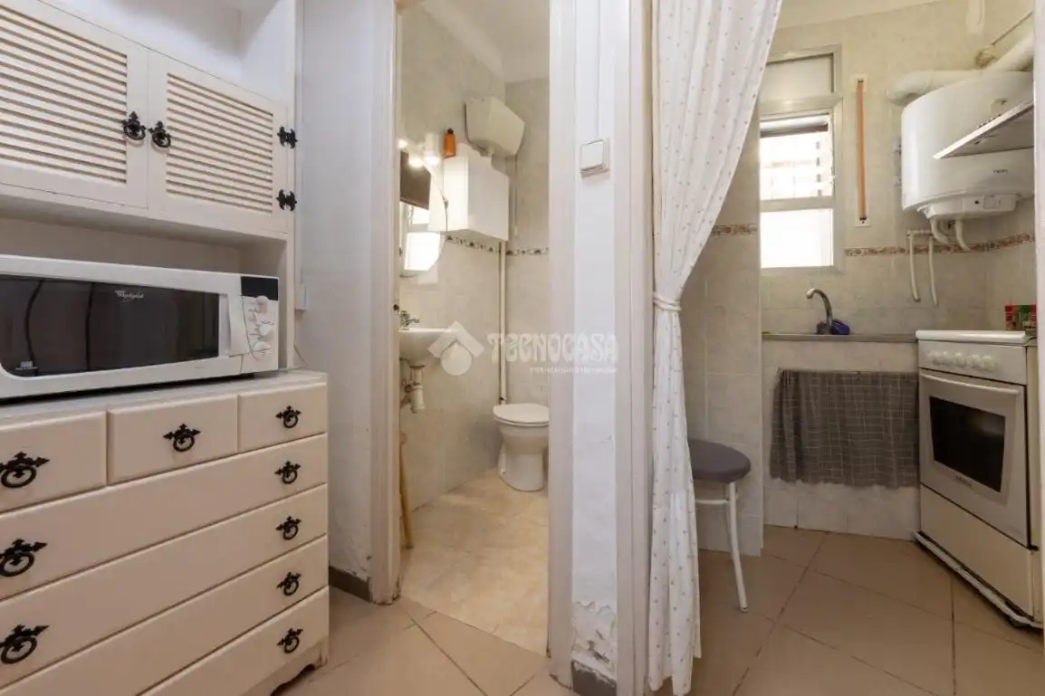 Baño de Estudio en venta en Tarragona con Calefacción y Balcón