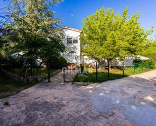 Exterior view of House or chalet for sale in Valdemorillo  with Swimming Pool