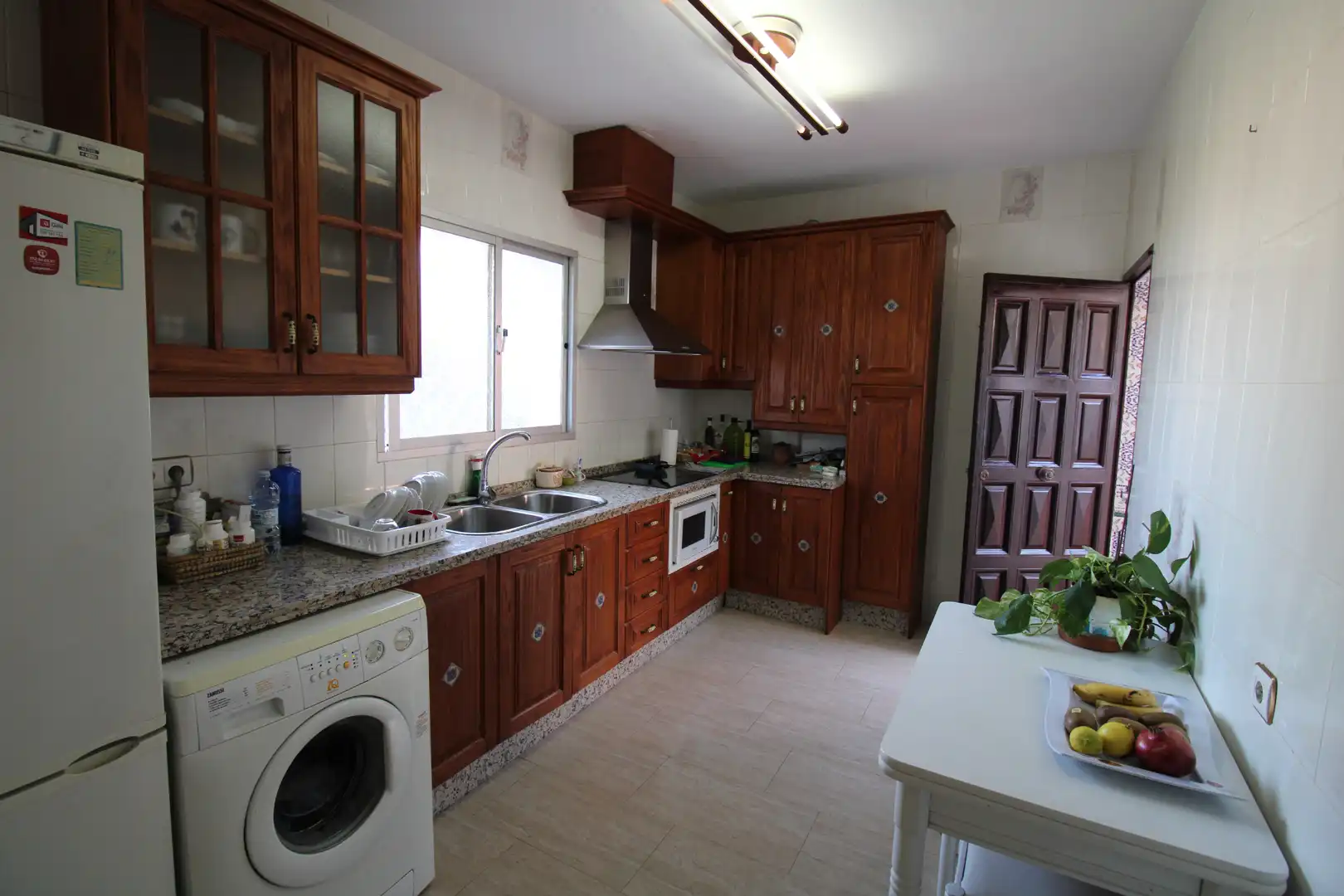 Cuina de Casa o xalet en venda en Alhaurín de la Torre amb Aire condicionat, Jardí privat i Terrassa