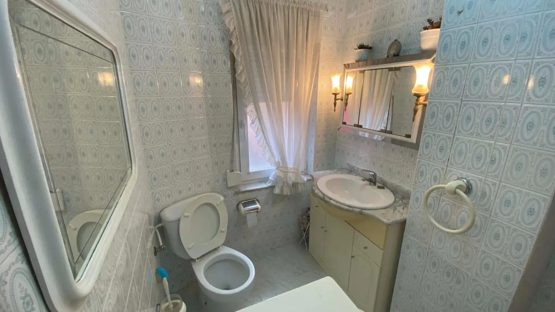 Bathroom of Flat for sale in San Martín del Rey Aurelio  with Parquet flooring, Storage room and Furnished