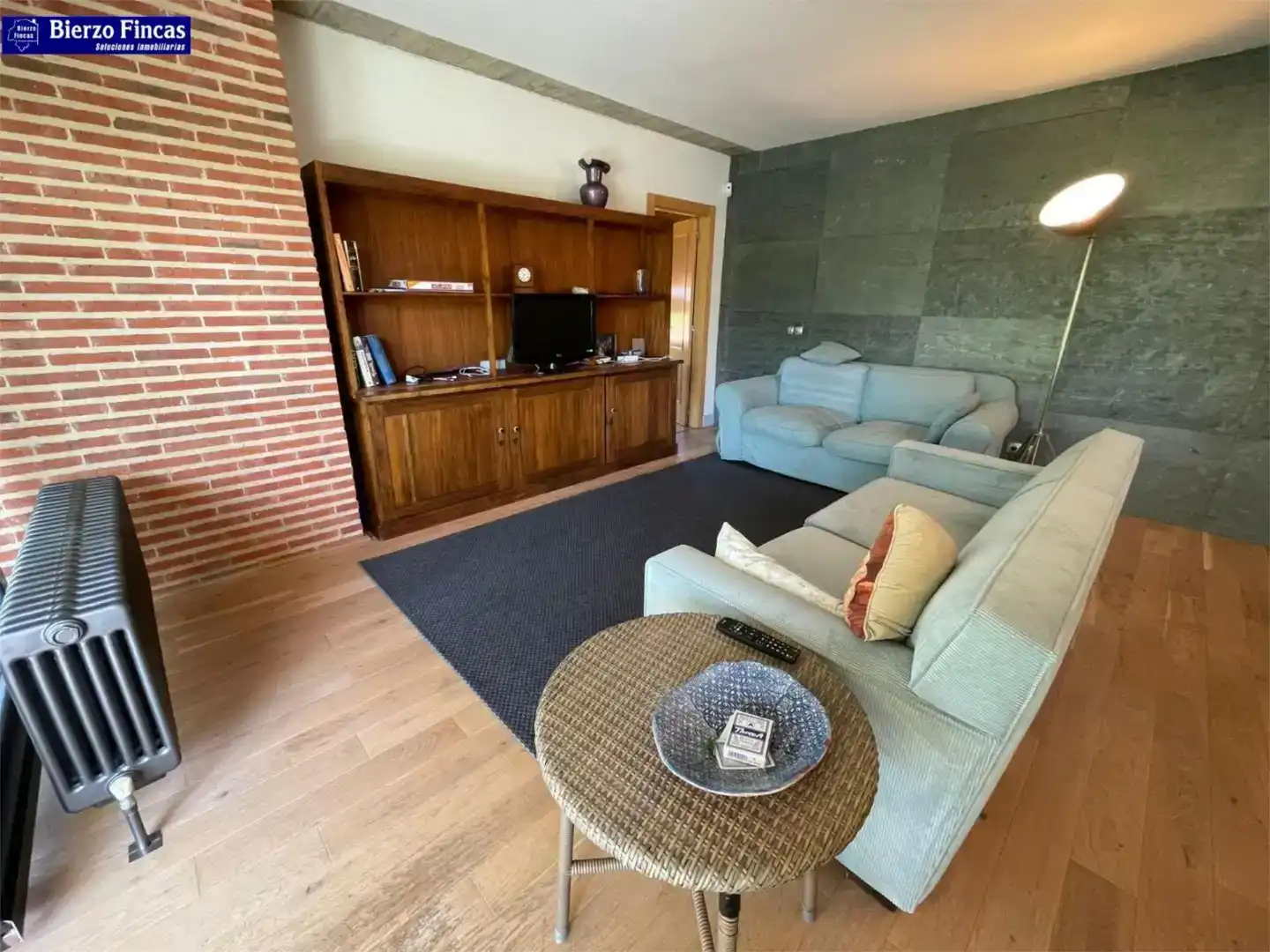 Sala d'estar de Pis en venda en Valverde de la Virgen amb Jardí privat, Parquet i Traster