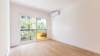 Exterior view of Apartment for sale in  Barcelona Capital  with Air Conditioner, Heating and Parquet flooring