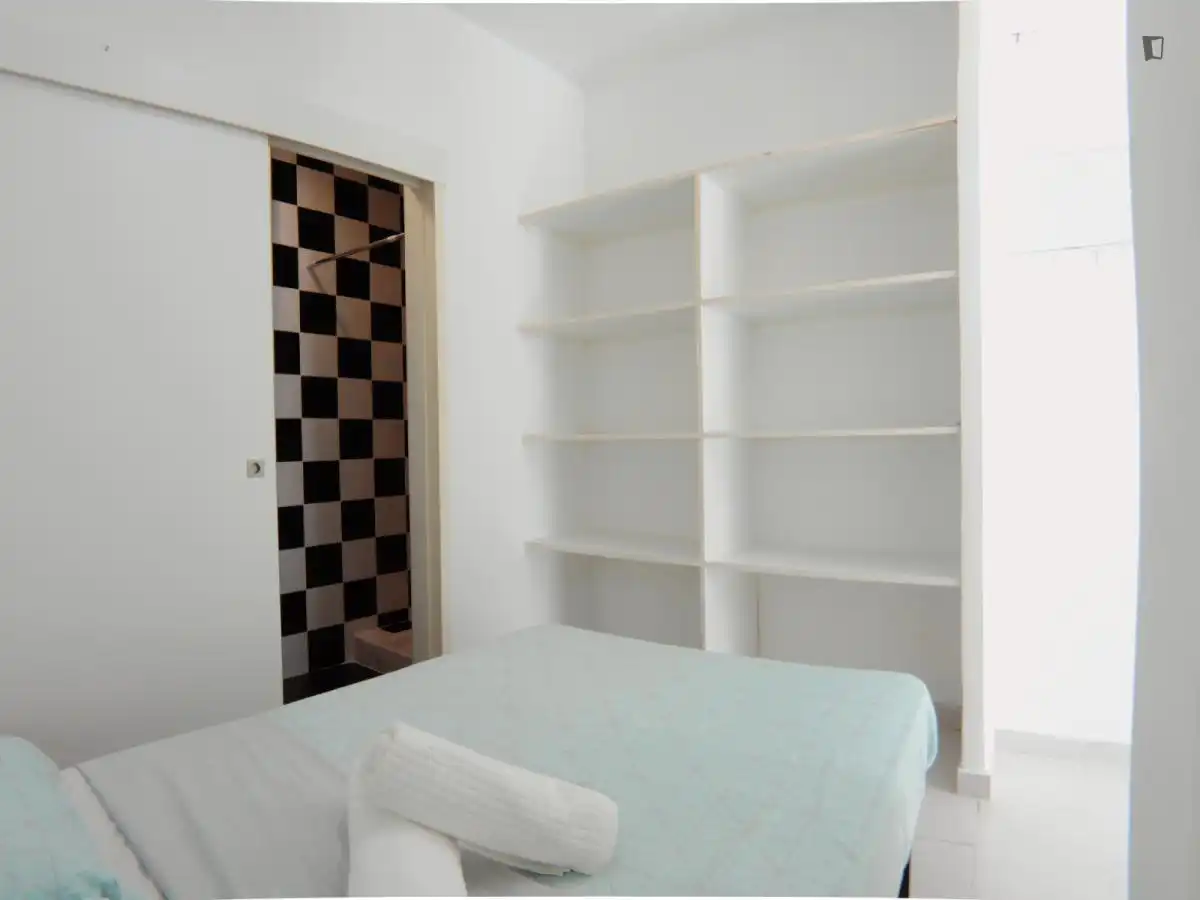 Study for rent in Puerta del Ángel