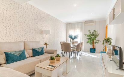 Living room of Flat for sale in  Granada Capital  with Air Conditioner and Heating