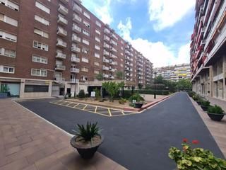 Vista exterior de Planta baixa en venda en  Barcelona Capital amb Calefacció
