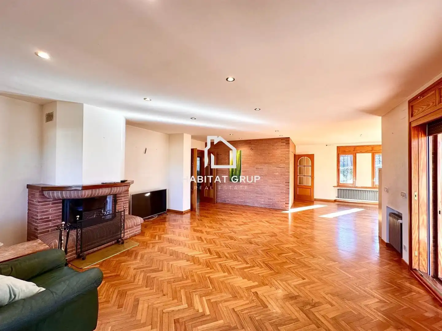 Sala d'estar de Casa o xalet en venda en Girona amb Calefacció, Jardí privat i Traster