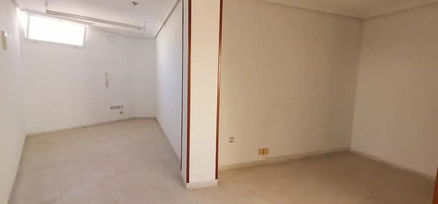 Büro zum Verkauf in Linares