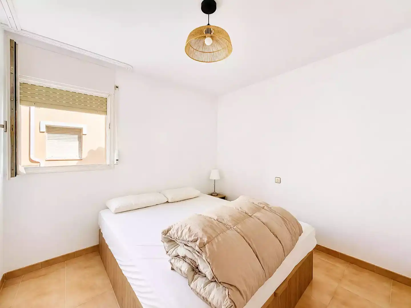 Habitación de Apartamento en venta en Empuriabrava con Aire acondicionado, Terraza y Piscina