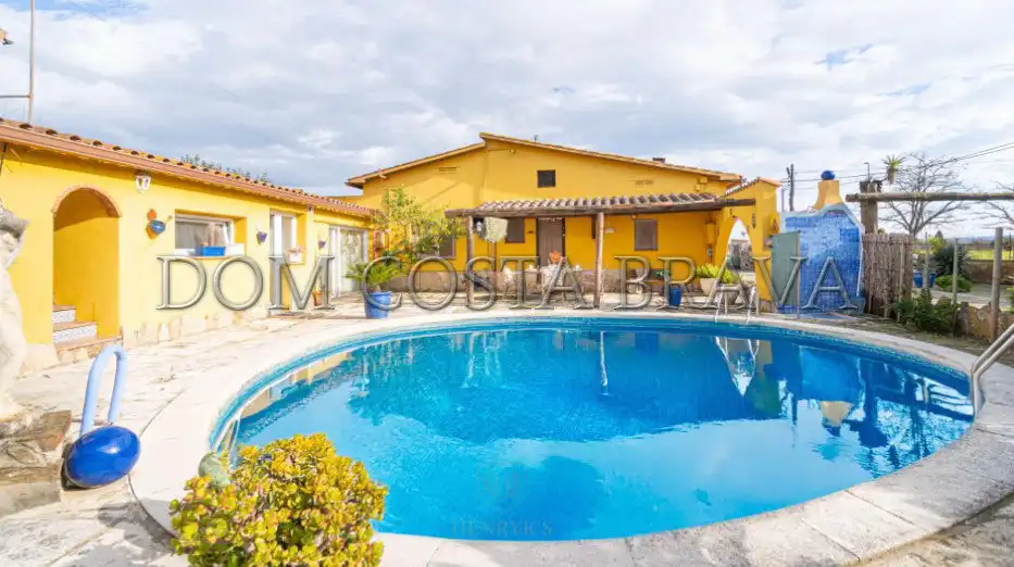 Piscina de Casa o chalet en venta en Viladamat con Aire acondicionado, Calefacción y Amueblado