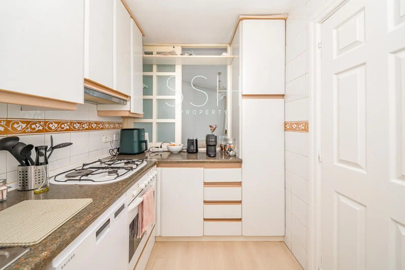 Cocina de Piso de alquiler en Población de Arroyo con Aire acondicionado, Calefacción y Amueblado
