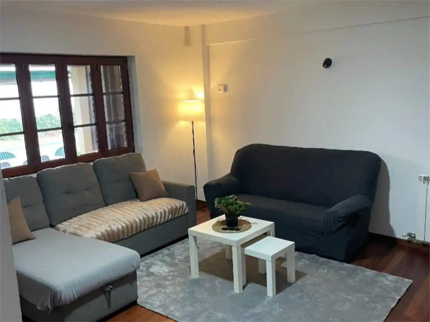 Wohnzimmer von Wohnung zur Miete in Vilaboa mit Privatgarten, Parkett und Schwimmbad
