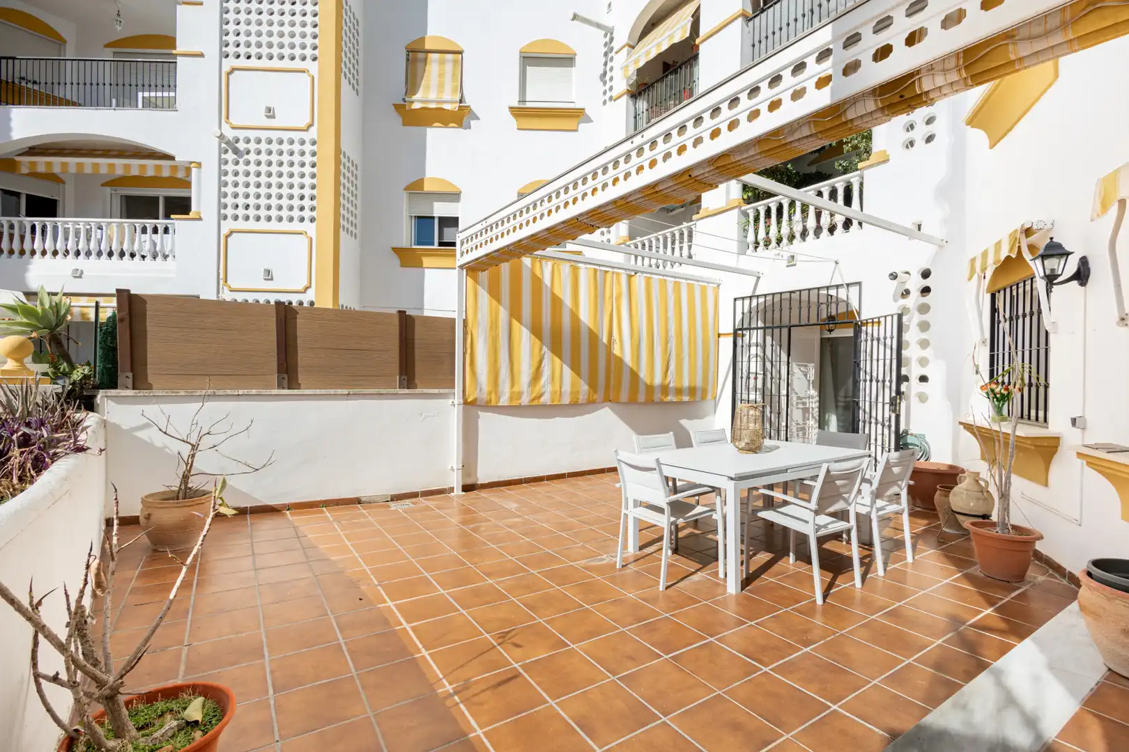 Terrasse von Wohnungen zum Verkauf in Marbella mit Klimaanlage, Terrasse und Möbliert