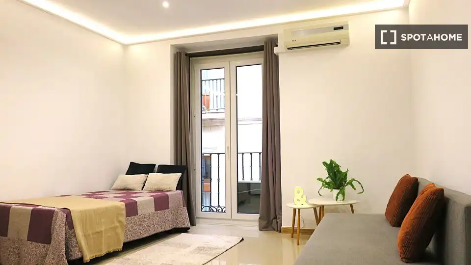 Piso con terraza en alquiler en Centro