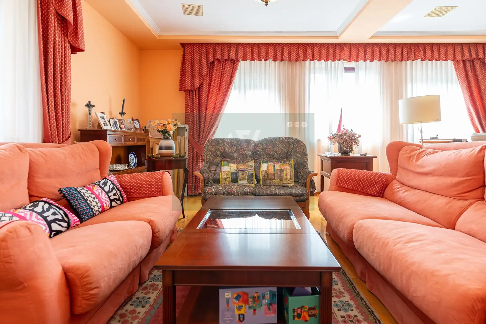 Sala de estar de Dúplex en venta en Lugo con Calefacción, Jardín privado y Parquet