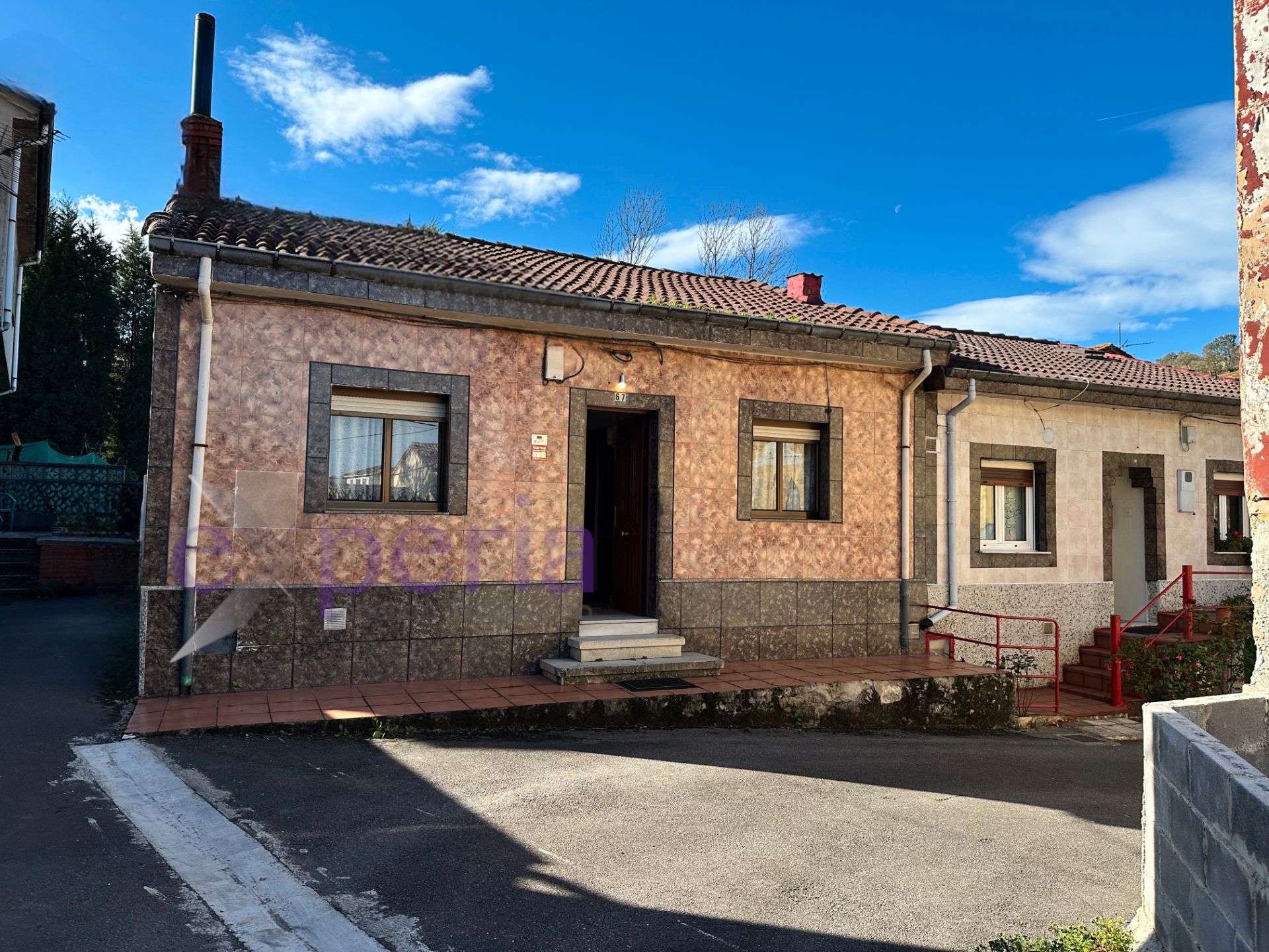 Vista exterior de Casa adosada en venda en Langreo