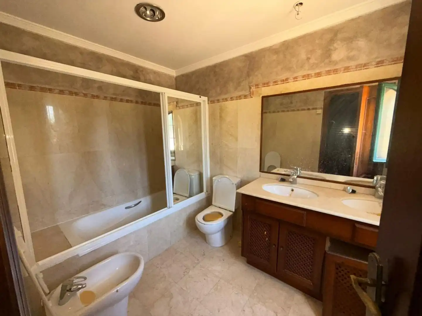 Bany de Casa o xalet en venda en Marbella amb Calefacció, Jardí privat i Terrassa