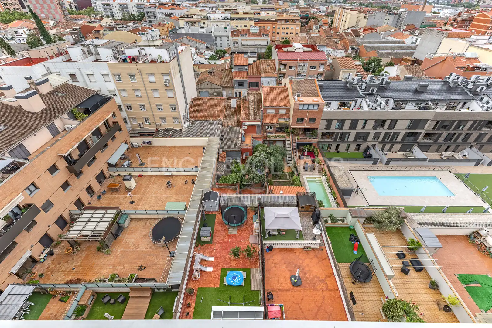 Vista exterior de Ático en venta en Sabadell con Calefacción, Terraza y Balcón