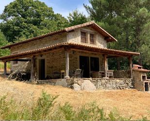 Vista exterior de Finca rústica en venda en Guisando amb Calefacció