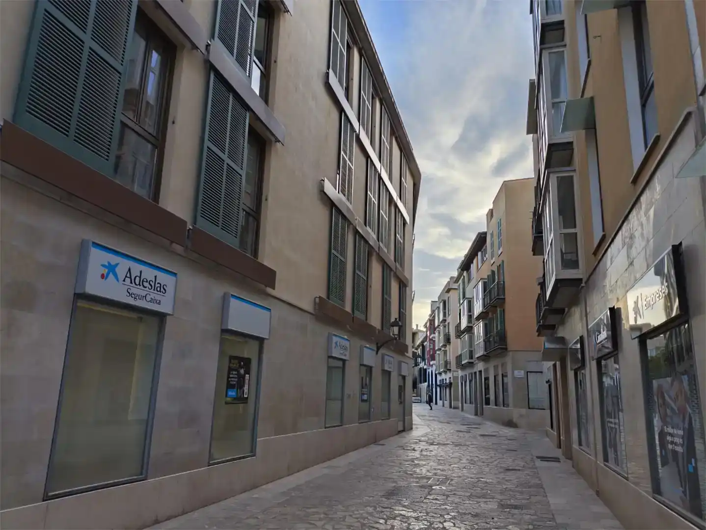 Außenansicht von Wohnung zum Verkauf in  Palma de Mallorca mit Klimaanlage
