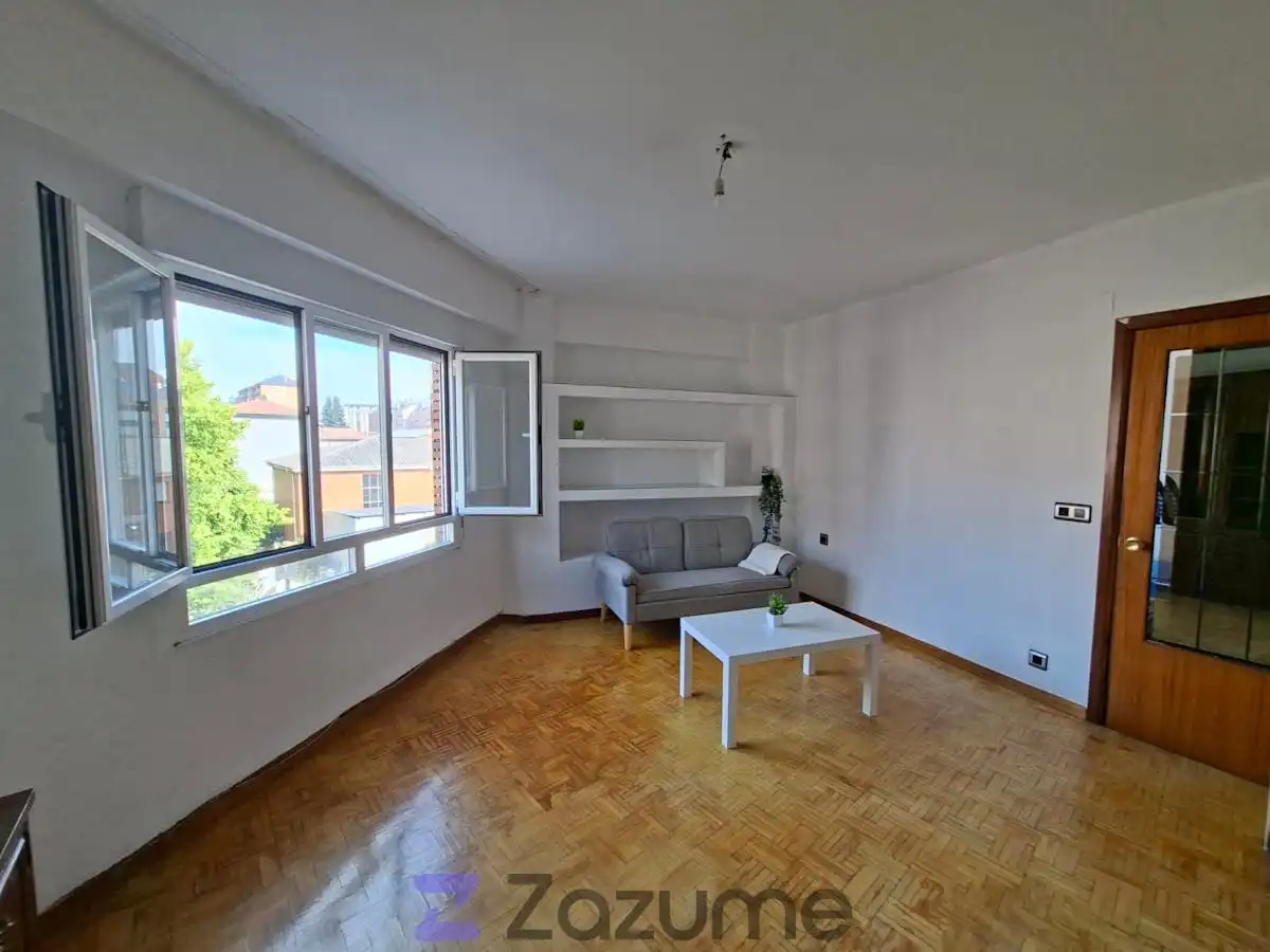 Living room of Flat for rent in Ponferrada  with Heating, Parquet flooring and Furnished