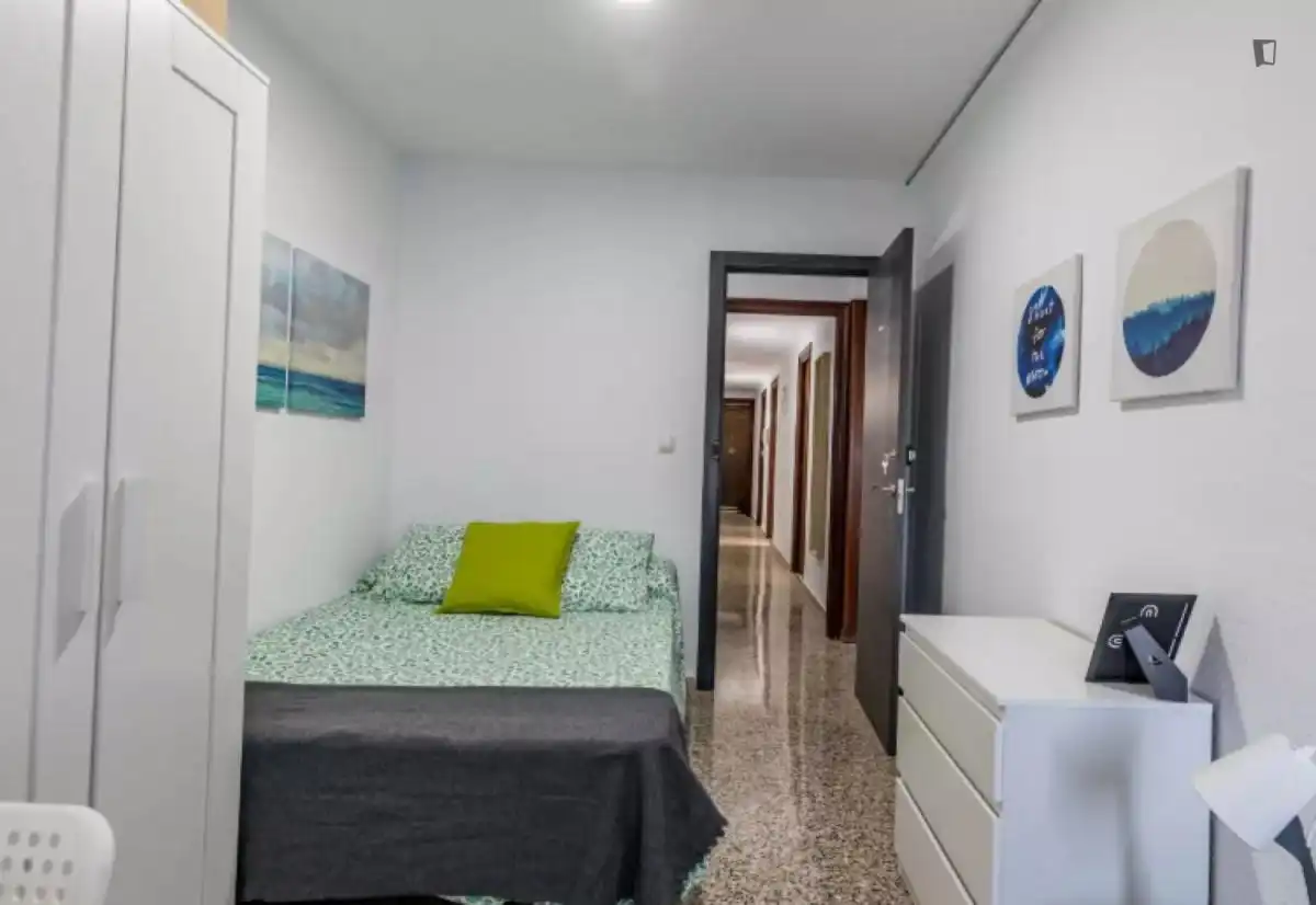 Dormitori de Apartament per a compartir en  Valencia Capital amb Moblat, Forn i Rentadora