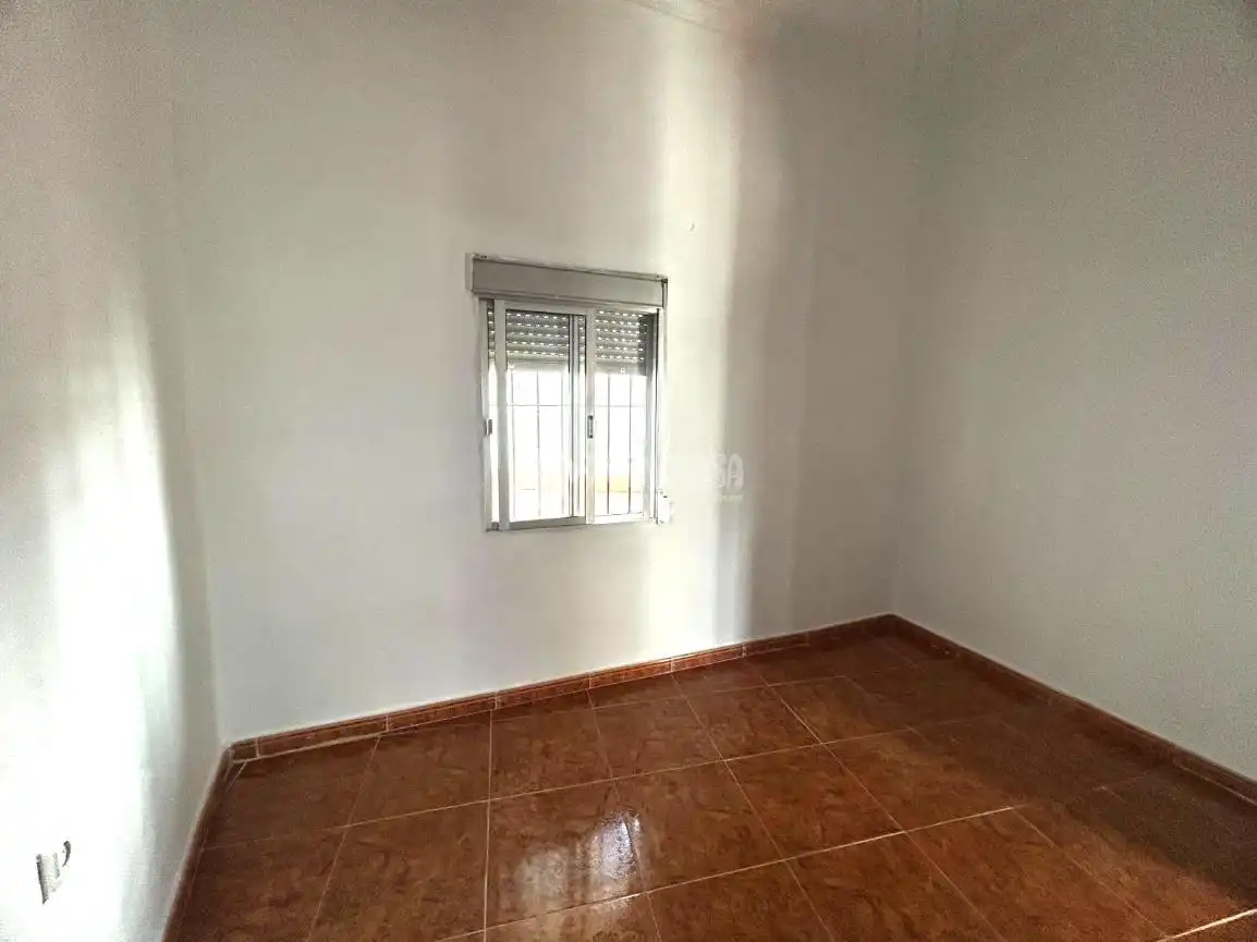 Dormitori de Casa adosada en venda en Alcalá del Río amb Aire condicionat i Balcó