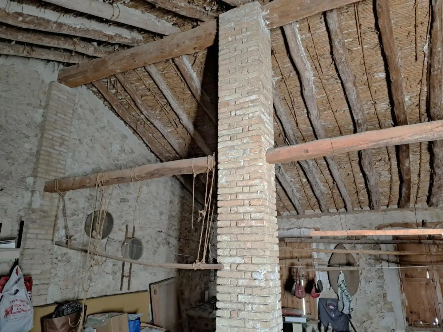 Einfamilien-Reihenhaus zum Verkauf in Requena mit Terrasse, Abstellraum und Balkon