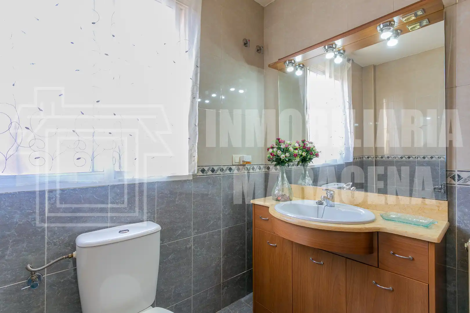 Bathroom of Houses for sale in Granada  with Air Conditioner, Heating and Parquet flooring