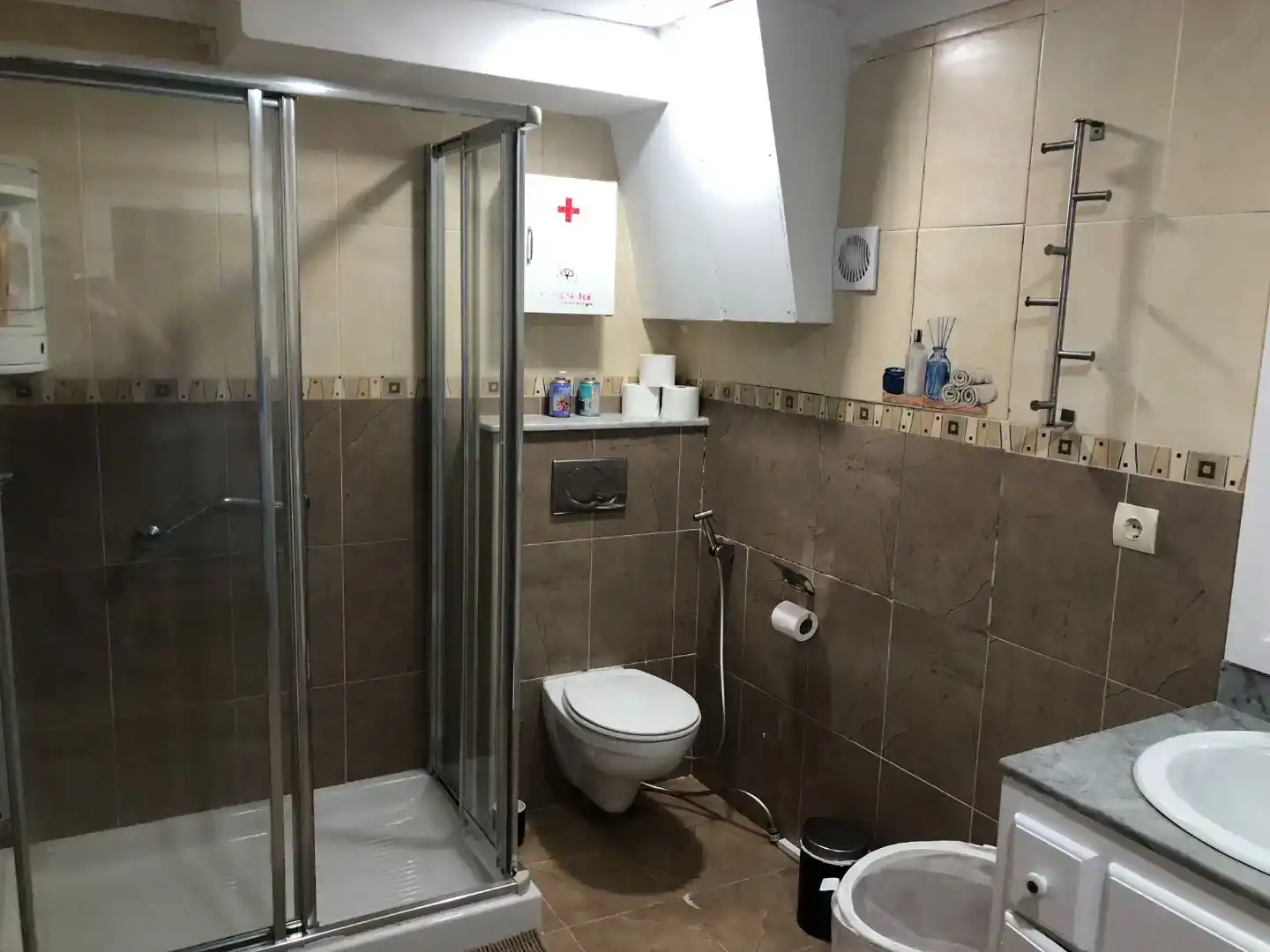 Badezimmer von Einfamilien-Reihenhaus zur Miete in Santa Cruz de Bezana