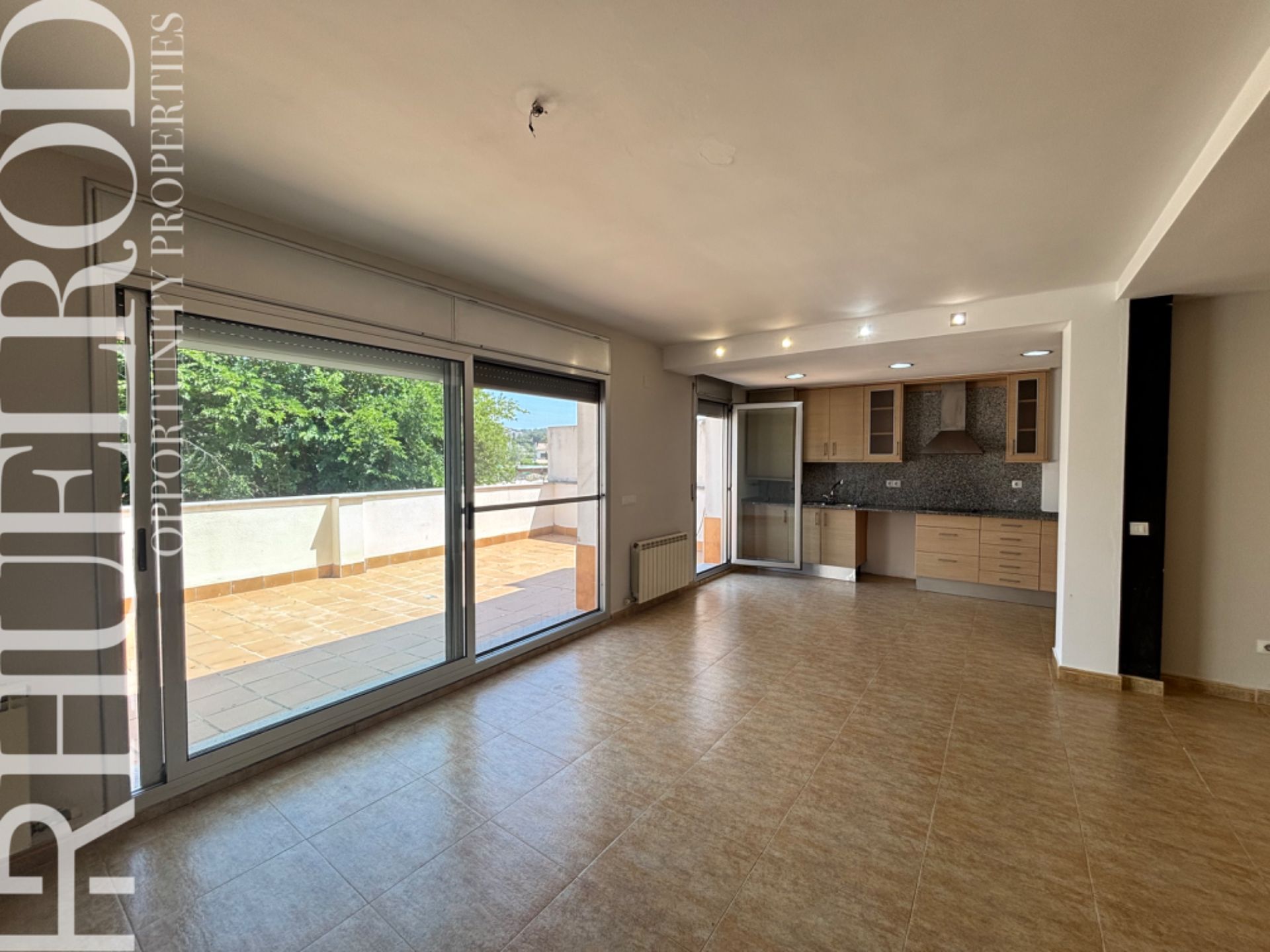 Vista exterior de Planta baixa en venda en Pineda de Mar amb Calefacció, Terrassa i Forn