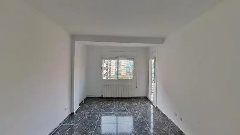 Piso en venta en calle Monturiol, imagen 2