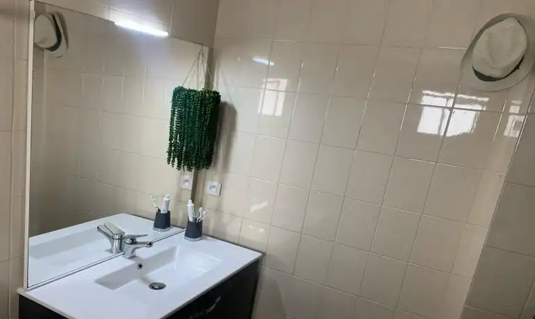 Bany de Pis en venda en Roses amb Calefacció, Jardí privat i Moblat