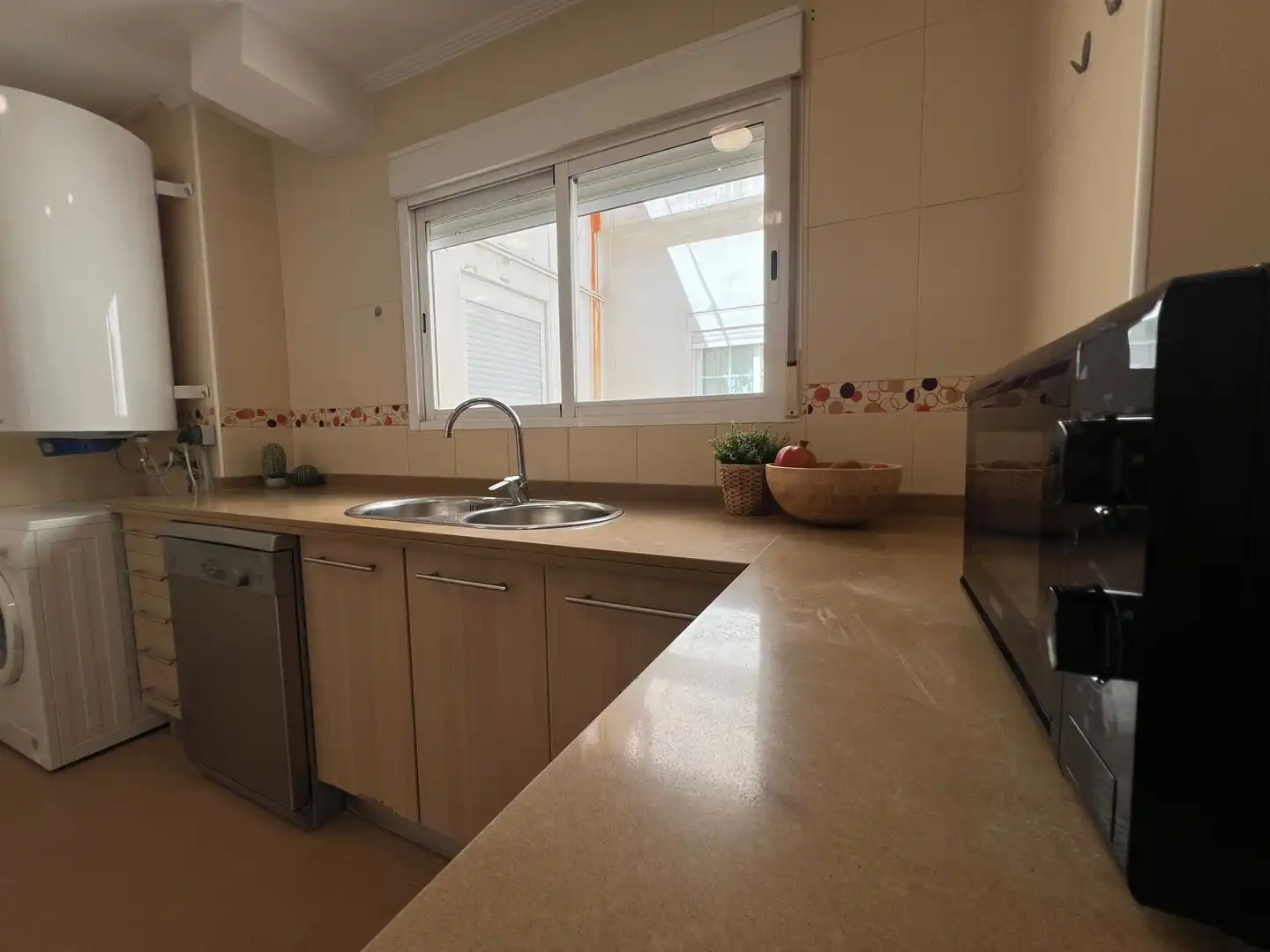 Cocina de Piso para compartir en Castellón de la Plana / Castelló de la Plana con Amueblado, Horno y Lavadora