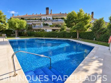 Ático con piscina en venta en Can Girona - Terramar - Vinyet