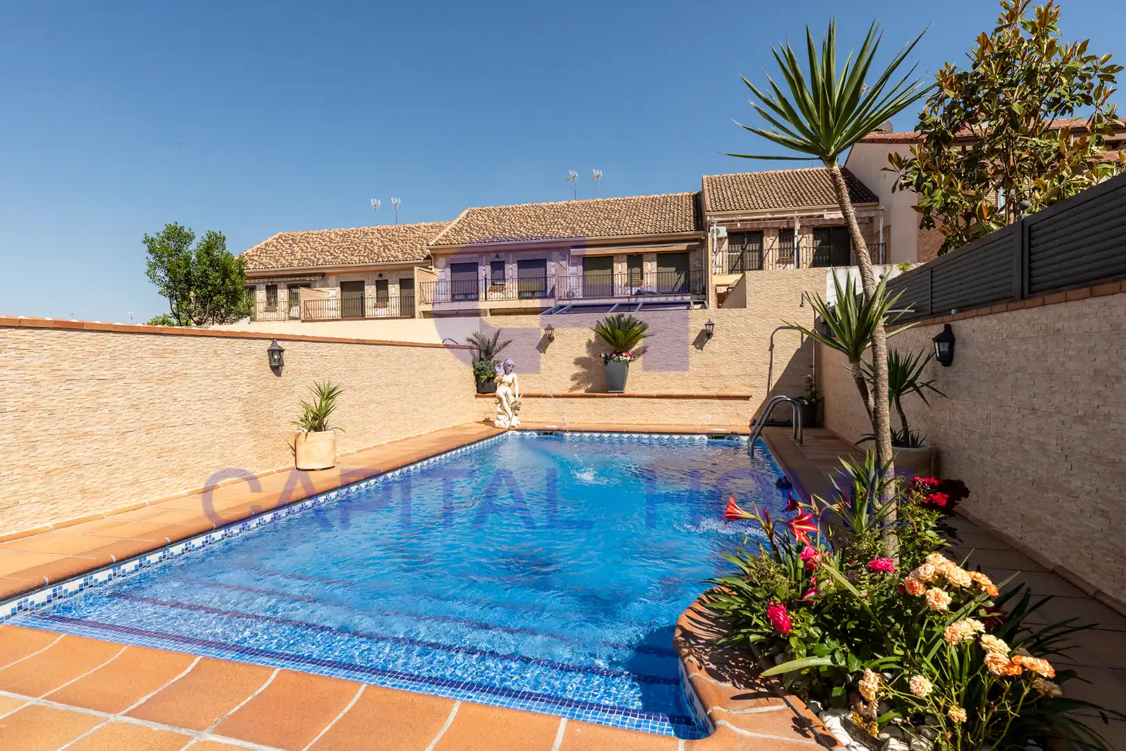 Piscina de Casa adosada en venda en Navalcarnero amb Calefacció i Moblat