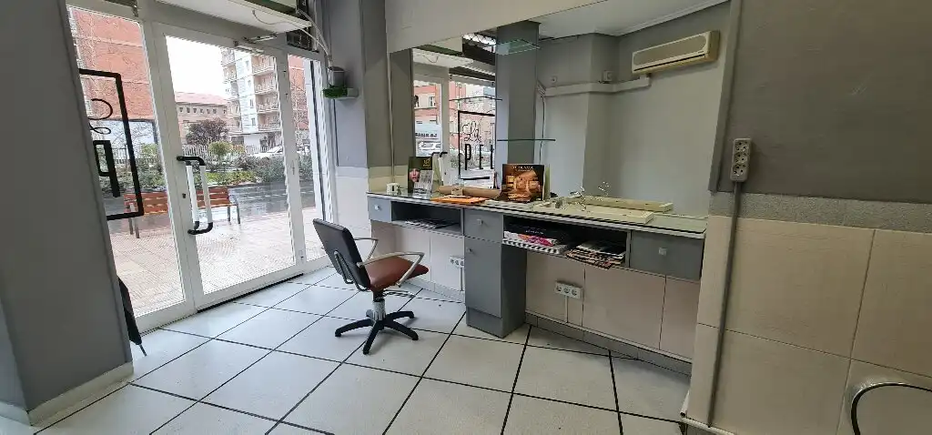 Locale commerciale in vendita a Calle General Vara de Rey 66, imagen 3