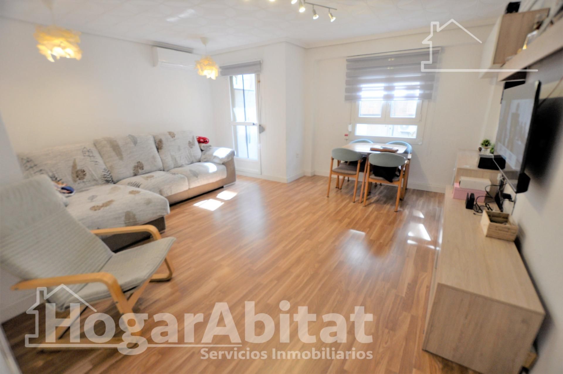 Sala de estar de Piso en venta en  Valencia Capital con Aire acondicionado y Balcón
