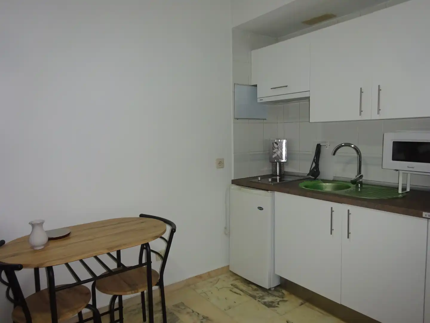 Kitchen of Study for rent in Sevilla  with Air Conditioner, Heating and Washing machine
