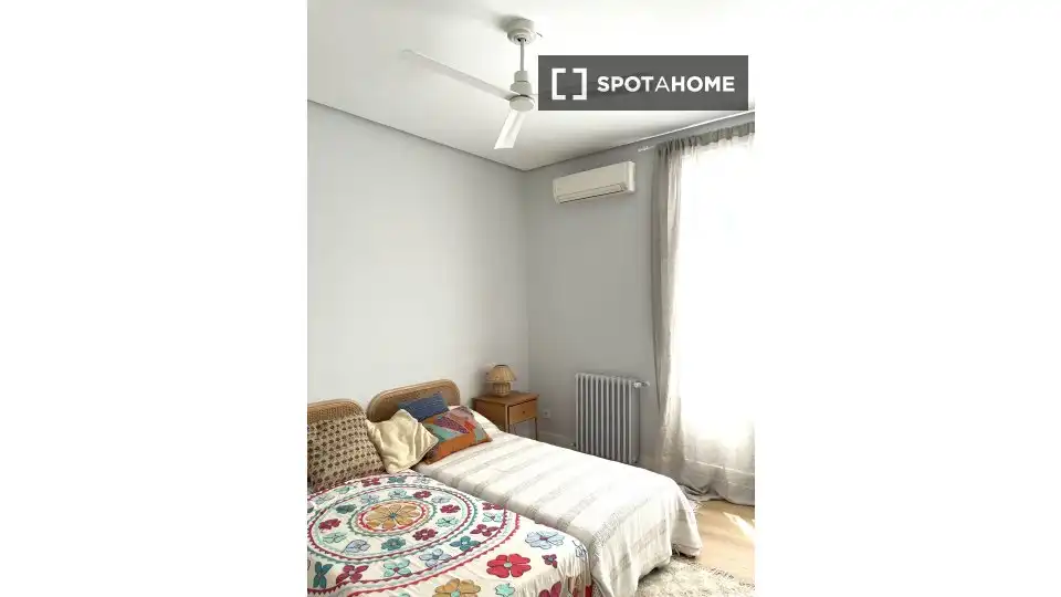 Habitación de Apartamento para compartir en Madrid con Aire acondicionado, Calefacción y Terraza