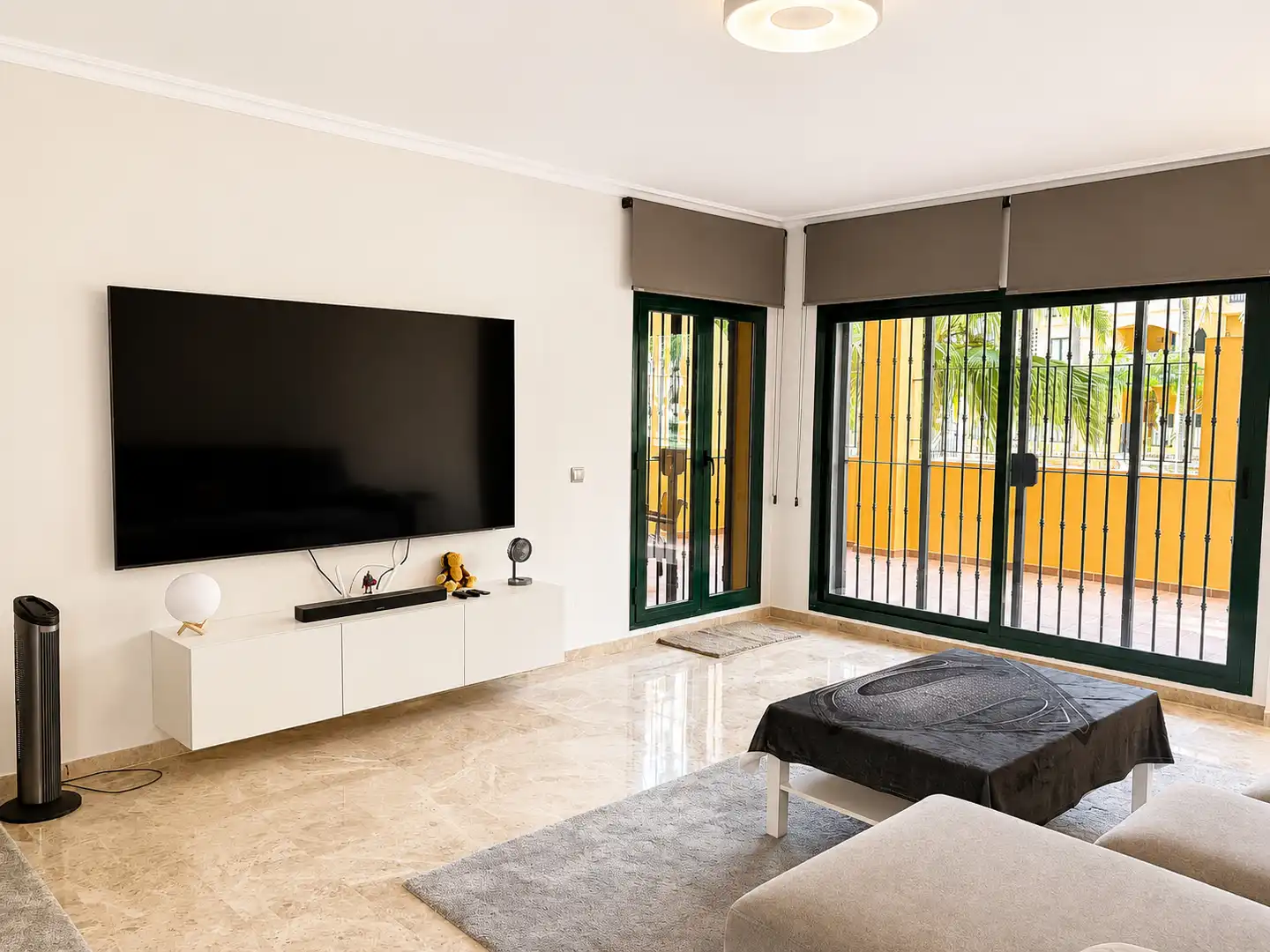 Sala d'estar de Pis de lloguer en Marbella amb Aire condicionat, Calefacció i Terrassa